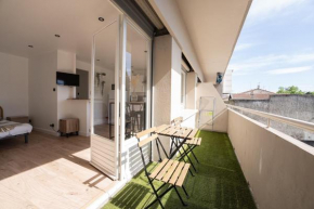 Studio moderne refait à neuf avec balcon